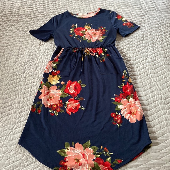 Navy Floral Pocket Dress - Picture 4 of 4